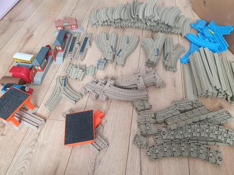 Vláčik tomáš koľajnice,