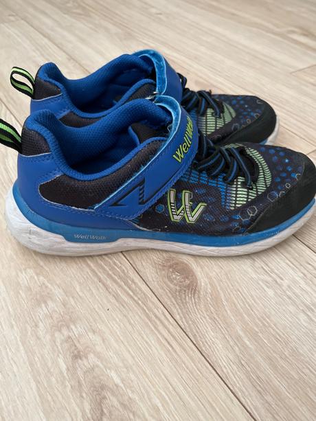 Tenisky bez poskodeni, 37