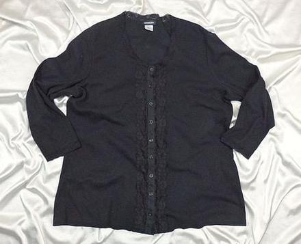 Kvalitný čierny top s čipkou, 52