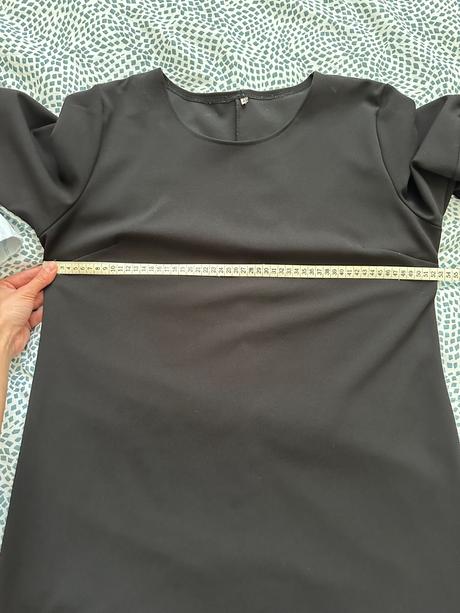 Čierne formálne šaty, 42