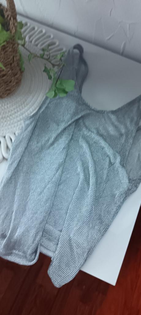 Krásny strieborný top, reserved,m