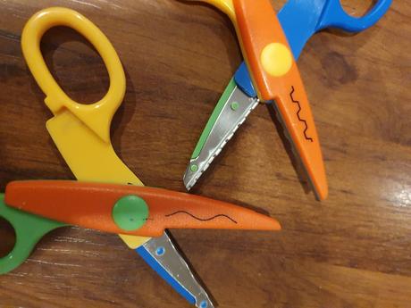 Nožnice vlnkové a zúbkové,