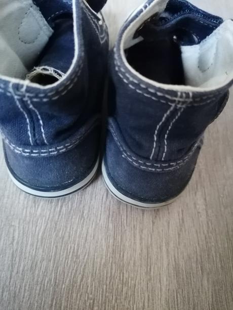 Platené tenisky, 25