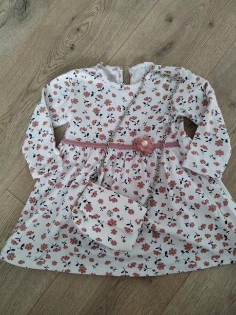 Šaty s kabelkou, 86