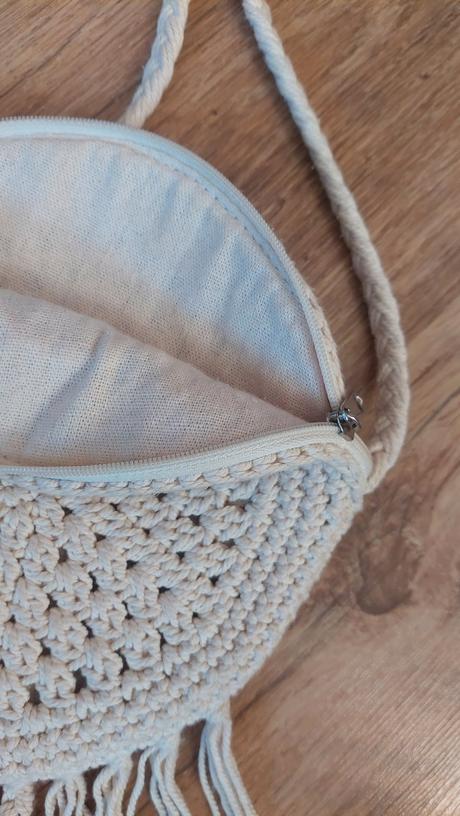 Dievcenska kabelka, reserved