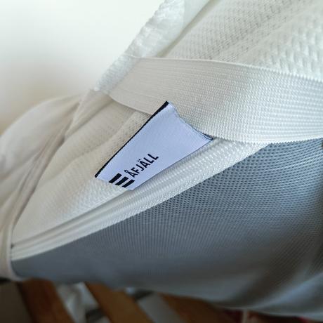 Ikea kura posteľ + závesy, možnosť s matracom, šírka (cm): 100,dĺžka (cm): 210