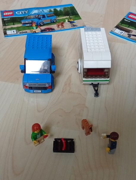 Lego 60117 dodávka a karavan,