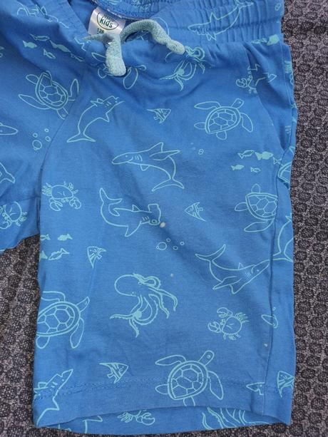 2x šortky po 1 eur ks 118, 128