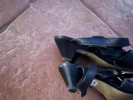 Čierne sandalky zn hogl, 38