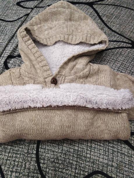 Svetrík vnútri s kozusinkou, 86