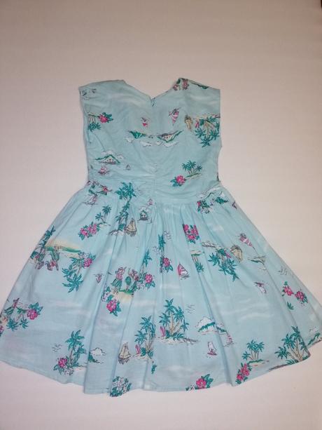 Dievčenské šaty, 122