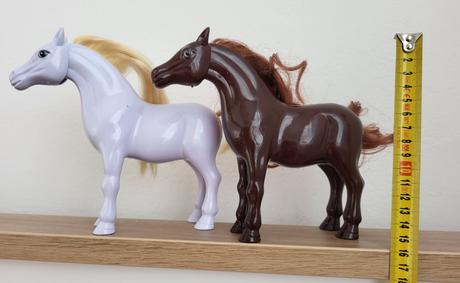 2x kôň s pohybujúcou hlavou, 