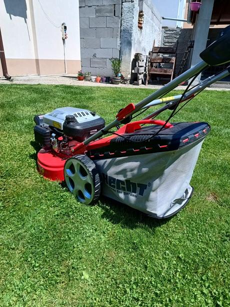 Hecht benzinová kosačka, 