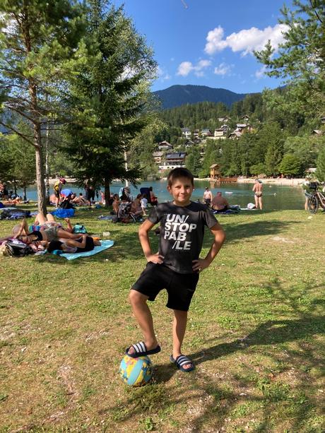 Tričká weekend a nápis, reserved,134