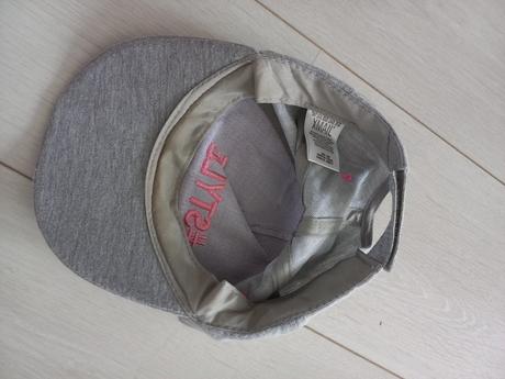 Dievčenská  šiltovka, kik,s