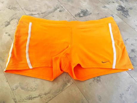 Elastické neónkové šortky, nike,l