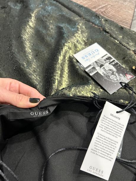 Guess nove damske flitrove šaty č.l -pc 139 eur, guess,l