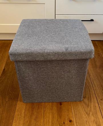 Sivá skladacia taburetka, 