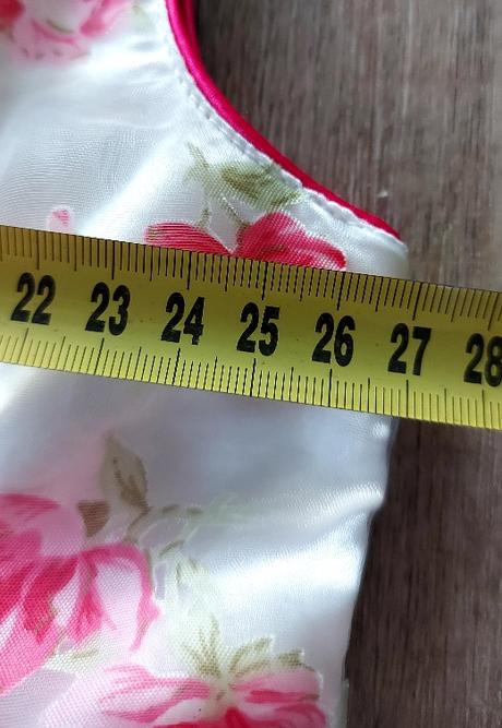 Spoločenské kvetinové šaty, 92