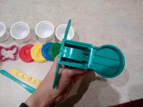 Naradie na plastelinu, 