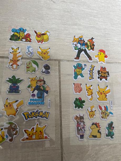 Pokemón plastové nálepky, 