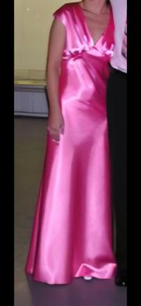 Spoločenské šaty bez poškodení, s