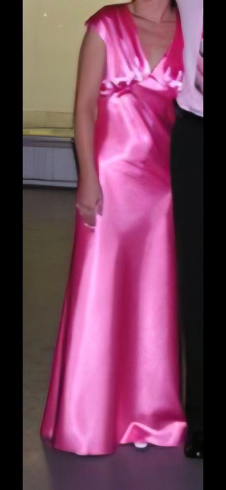 Spoločenské šaty bez poškodení, s