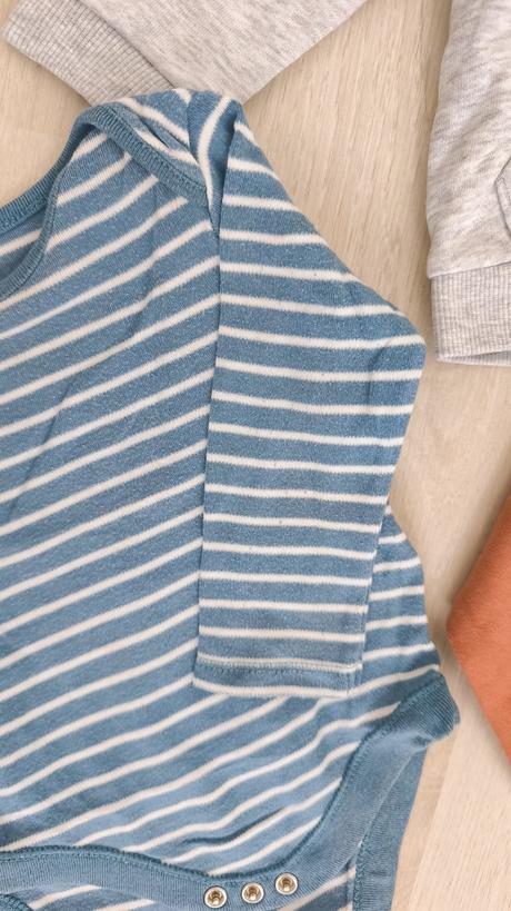Sivá mikina a 2x bodynko s dlhým rukávom, 62