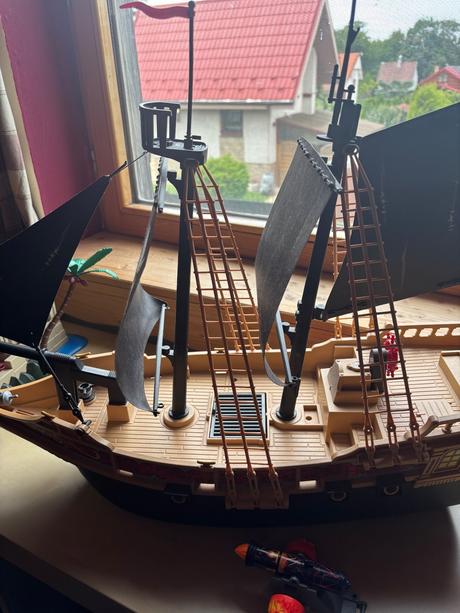 Playmobil piráti 2x set a ďalšia lod a doplnky,