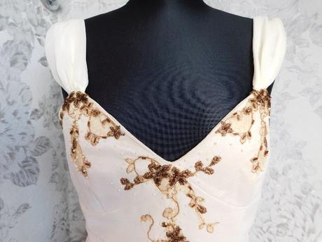 Velmi pekne spoločenske saty, 34