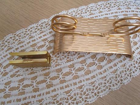 2040. 2 darčekové predmety,