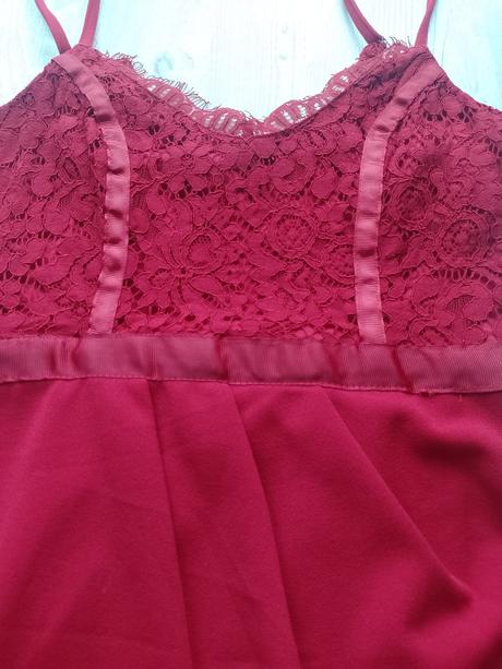 Červené spoločenské šaty, s