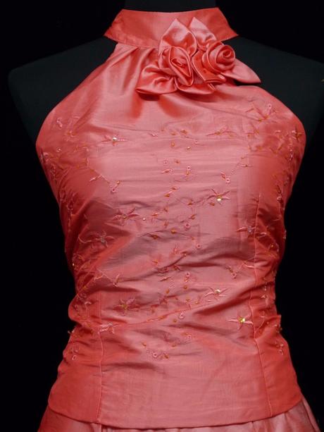 Kratke spolocenske saty, 44