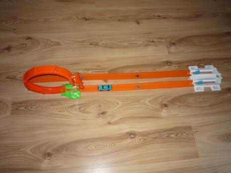 Hotwheels dráha s autíčkom, 