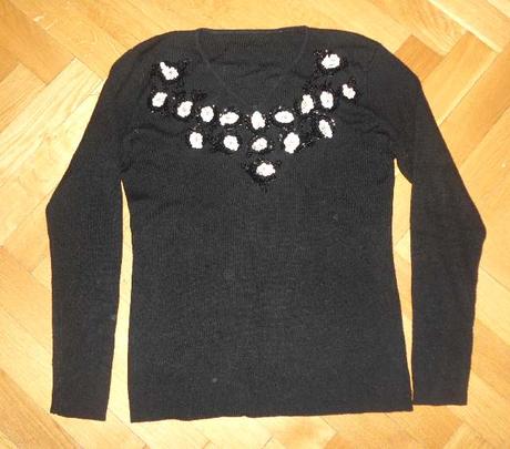 Krasny cierny pulovrik, 40