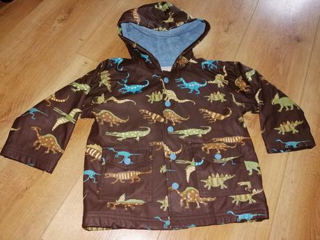 Nepremokavá bunda, 92