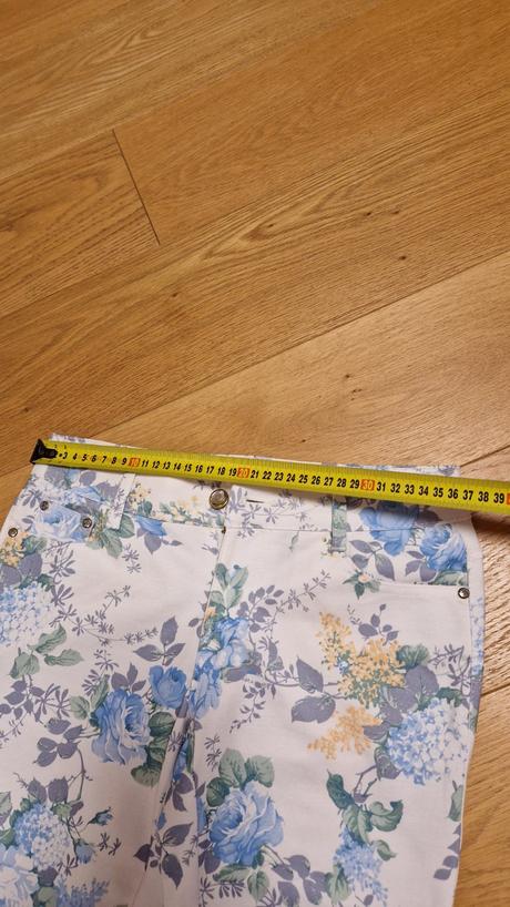 Kvietkovane nohavice, s