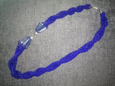 Náhrdelník s koralkami a polodrahokamom, 