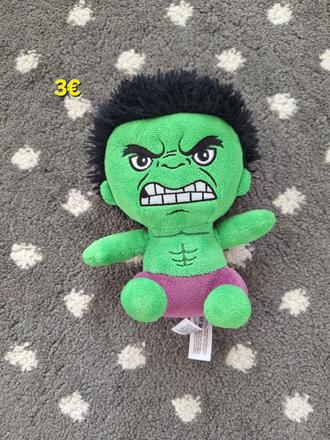 Maly plysovy hulk,