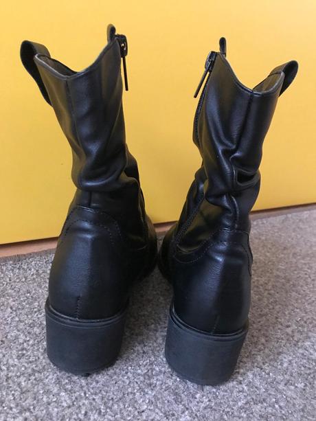 Kotnikove čižmy, clara barson,35