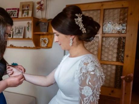 Svadobné šaty s čipkovanými rukávmi, m