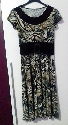 Šaty so zvieracím vzorom, l