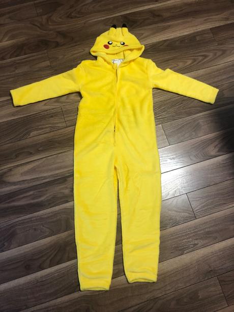 Predám overal pikachu h&m veľ.122/128, 