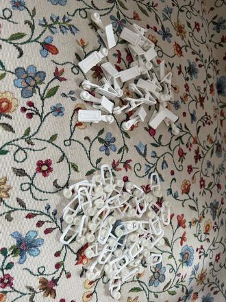 Háčiky do koľajničky,