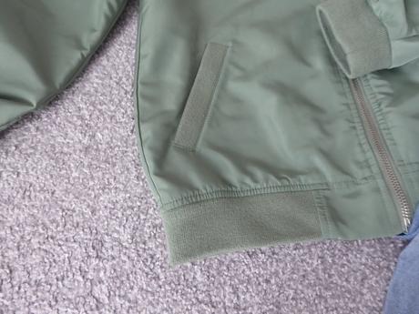 Zelená bomberka, reserved,140