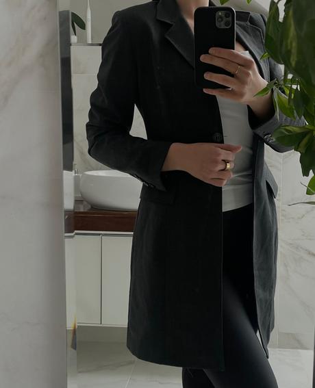 Čierne dlhšie sako, s