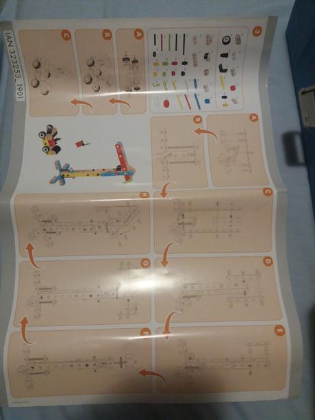 Chlapčenská drevenná stavebnica v kufríku,