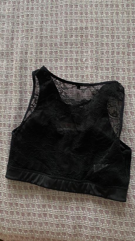 Čierna športová podprsenka s čipkou, xs