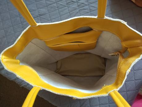 Nová kožená kabelka,