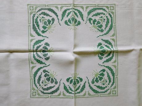 Vidiecký obrus ručne vyšívaný -123  x 136 cm,, 